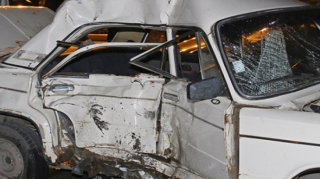 Gəncədə yük və minik avtomobilləri toqquşdu: Ölən və xəsarət alanlar var 