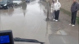 Yağışdan sonra Ramanıda eyni vəziyyət yaranıb; qəsəbəni su basıb - VİDEO 