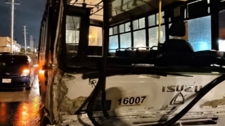 Bakıda sərnişin avtobusu yük maşını ilə toqquşub  - FOTO