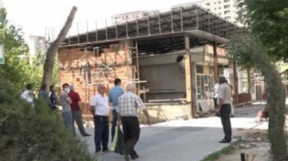 Sakinlər həyətdə yeni obyektin tikintisindən narazıdırlar  - VİDEO