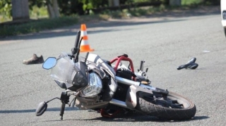 В Баку женщина-мотоциклист получила тяжелые травмы в ДТП
