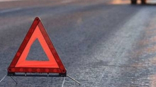 Motosikleti səkiyə vuran 18 yaşlı sürücü öldü 