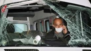 Yasa gedənləri aparan “Mercedes” aşdı;  13 nəfər xəsarət aldı - FOTO 
