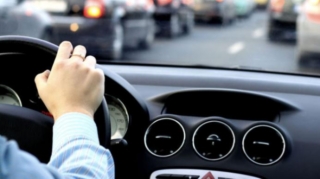 Avtomobilə sərnişin qismində oturub sürücünü qarət etdi - Suraxanıda 