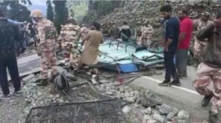 Hindistanda hərbi avtobus qəzaya düşdü: ölənlər var 