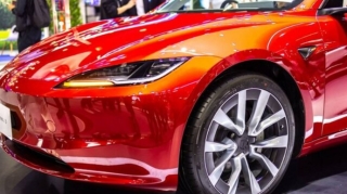 “Tesla” iki milyona yaxın avtomobili nasazlığa görə geri çağırıb 
