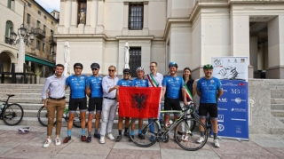 De Byazi Azərbaycan millisinə görə xeyriyyə veloturundan imtina edib 