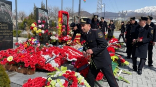 Şəki polisi Şəhidlər xiyabanını ziyarət etdi - FOTO