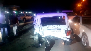 Gəncədə "Toyota" "Niva" ilə toqquşdu, xəsarət alan var  - FOTO