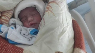 Körpəsini Şəhidlər xiyabanına atan qadın danışdı: “Yoldaşım uşağın ondan olmağına inanmır”   - FOTO