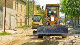 Xəzərdə 16 km uzunluğa malik küçə və yol təmir edilir  - FOTO