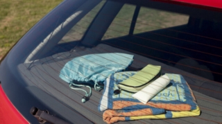 Yayda avtomobilinizdə nələri saxlamamalısınız: təhlükəli şeylərin SİYAHISI 