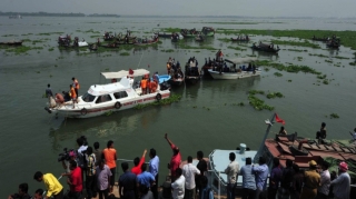 Gəmi qəzaya uğradı - azı 250 nəfər itkin düşdü 