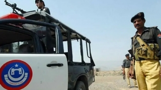 Pakistanda polis avtomobilinə hücum olub - Ölənlər var 