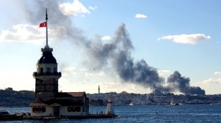 İstanbulda böyük xəstəxana yanır