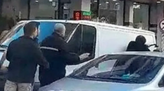 Tıxacda dava: Balta ilə sürücünü vurdu - VİDEO 