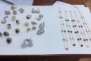 Gömrükdə saxlanılan qızıllar oğurluq olub? - TƏFƏRRÜAT