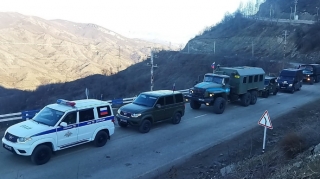 Xankəndi-Laçın yolunda sülhməramlıların avtomobillərinin hərəkətinə növbəti dəfə şərait yaradılıb  - FOTO