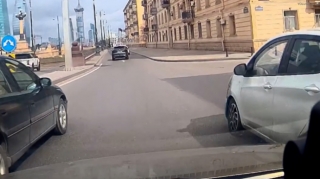 Bu yolda diqqətli olun; əyləci basmasaz, maşınınızı konserva bankasına çevirəcəklər – VİDEO 