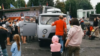 UAZ-a 48 nəfər mindi - DÜNYA REKORDU - FOTO 