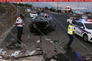 Hərbçilər sərxoş vəziyyətdə qəza törətdi: polis postuna daxil oldular - FOTO