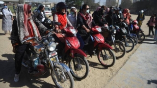 Pakistan motosikletdən elektromobilə keçmək istəyir 