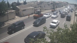 В Баку из-за ремонта дороги образовался затор