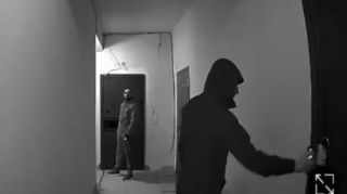 Bakıda qapıları yoxlayıb, evlərə girən oğru tutuldu - VİDEO 