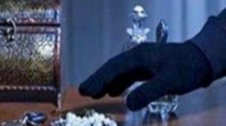 Bakıda evdən 3 min manatlıq qızıl oğurlandı