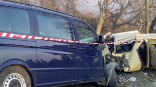 Bakıda iki avtomobil toqquşub, 1 ölü, 4 yaralı var 