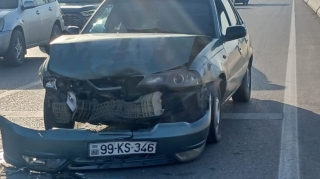 Gəncədə minik avtomobilləri toqquşub  - FOTO 