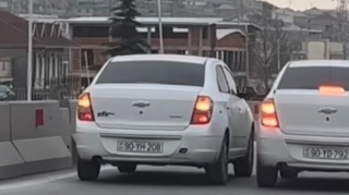 İki avtomobil magistral yolda qəza vəziyyəti yaratdı - VİDEO - YENİLƏNİB