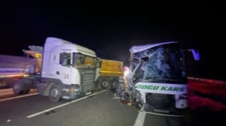 Türkiyədə avtobus yük maşını ilə toqquşdu - 18 yaralı 