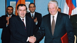 Rusiyanın Ermənistana silah ötürməsi ilə bağlı faktları POLİTOLOQ İFŞA ETDİ - FOTO 