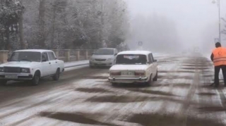 Göygöldə güclü qar səbəbindən hərəkət çətinləşdi 