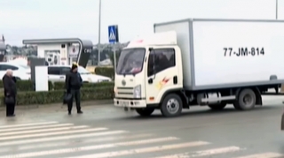 Чего страшатся пешеходы на трассе Бинагади - Новханы? - Опасный переход - ВИДЕО 