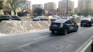 Bakıda asfaltı qazıb sürücülərin yolunu kəsdilər - ŞİKAYƏT  - FOTO