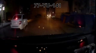 Əks yola çıxıb insanlara təhlükə yaratdı, sonra maşını divara çırpdı  - VİDEO