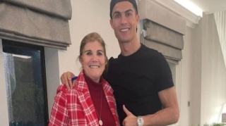 Ronaldo anasına "Porsche" hədiyyə ETDİ  - FOTO