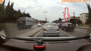 Ara məsafəsinə məhəl qoymayan "Prius" sürücüsü qəza törətdi  - VİDEO