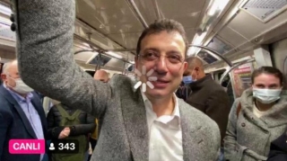 İmamoğlu metroda interneti reklam etdi - PƏRT OLDU - FOTO 