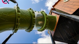 Bakıda uşaqlar üçün olan attraksionda ağırçəkili qadın ilişib qaldı - VİDEO 