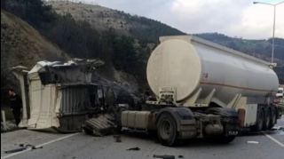 Yanacaqdaşıyan maşınla avtobus toqquşub,  14 nəfər yaralanıb 