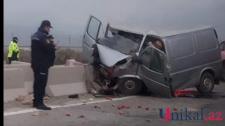 "Ford" maneəyə çırpıldı, sürücü öldü  - FOTO