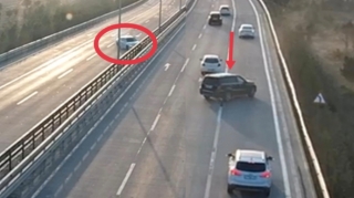 В Баку автомобиль врезался в ограждение - ВИДЕО 