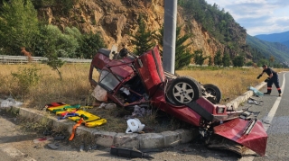 “Peugeot” ilə toqquşan “Tofaş” bu vəziyyətə düşdü:  1 ölü, 9 yaralı - FOTOLAR 