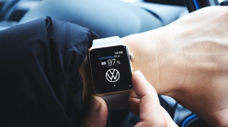 "Volkswagen" şirkətinin ağıllı saatı avtopilotla hərəkəti daha təhlükəsiz edəcək 