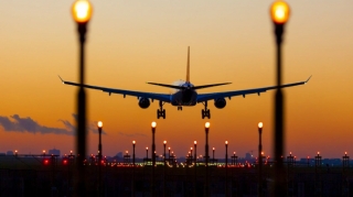 Moskvadan Antalyaya uçan təyyarə Mersinə təcili eniş etdi 