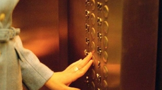 Bakıda iki nəfər köməksiz vəziyyətdə qaldı