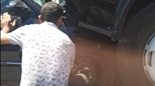 Qazaxda qəza baş verib: minik avtomobil yük maşının altına girdi   - FOTO - VİDEO